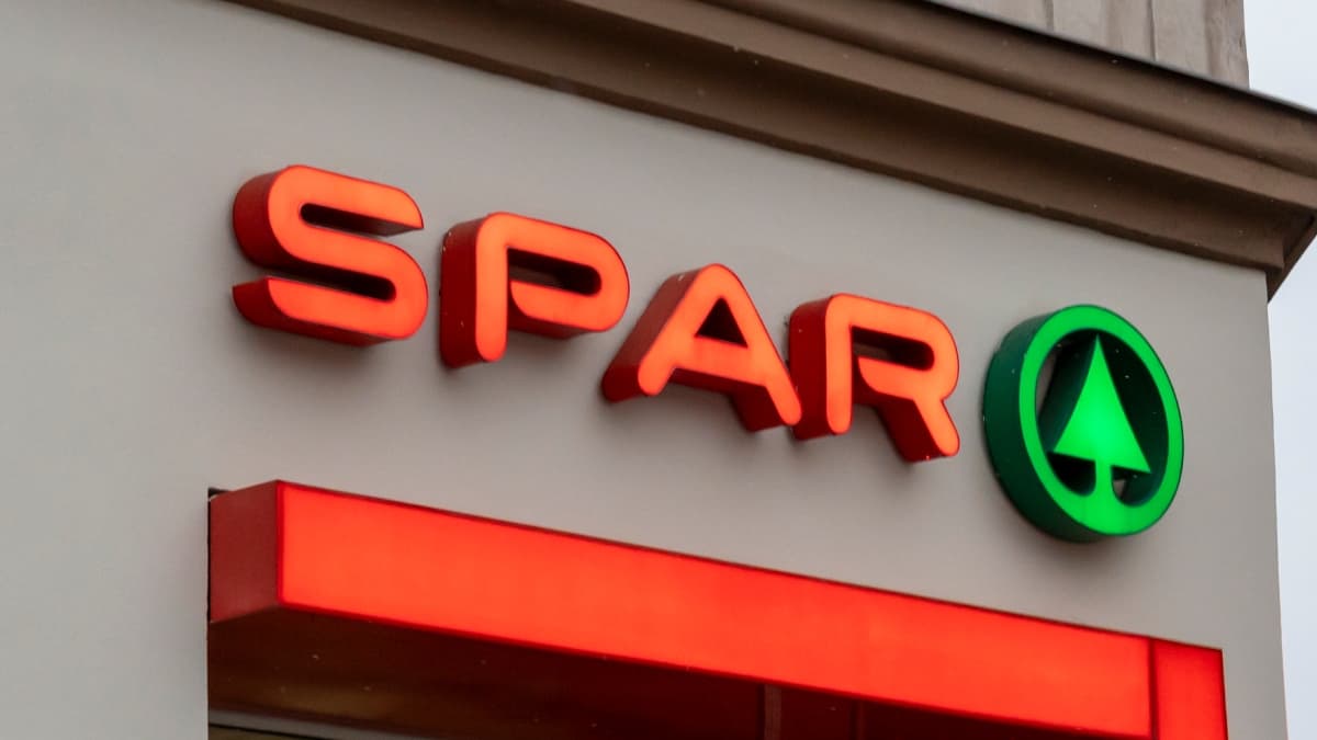 Enseigne magasin Spar. 